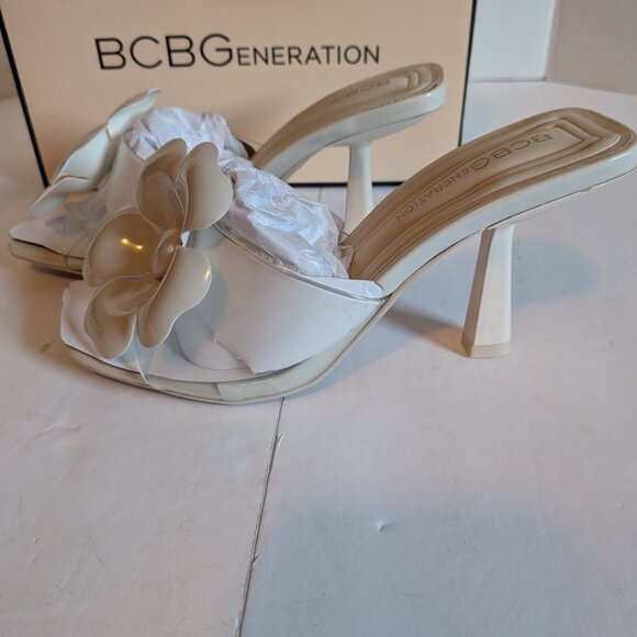 BCBGeneration Remani Transparent Upper Heel Flower Sandals - Picture 3 of 9